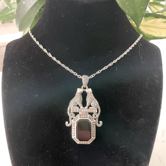 Cheetah Pendant Necklace - Picture 4 of 5